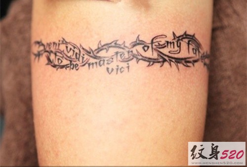 简单酷炫的臂环纹身