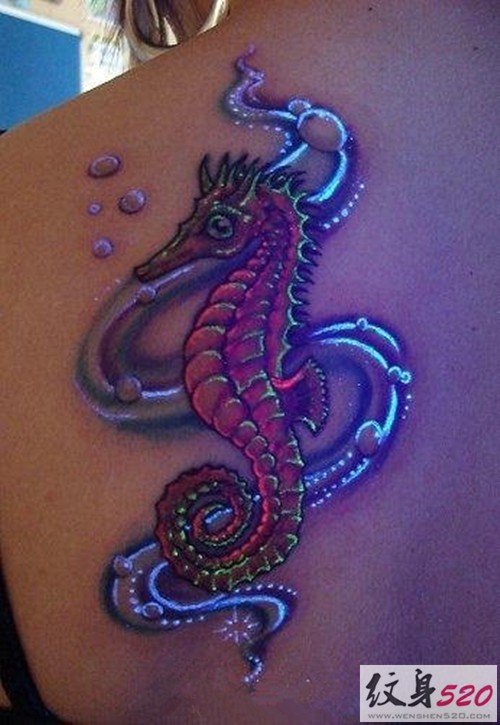 绚丽的彩色荧光纹身图案