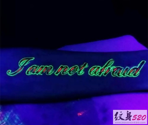 绚丽的彩色荧光纹身图案