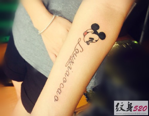 小女生喜爱的米老鼠纹身