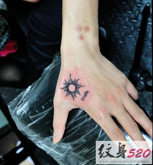 虎口小图腾纹身图案