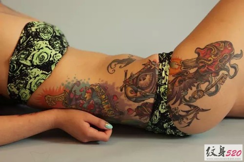 性感女郎的腿部纹身