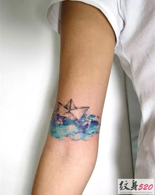 手臂简单浪花纹身