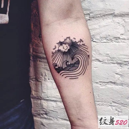手臂简单浪花纹身