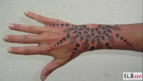 黑灰手背纹身图案大全