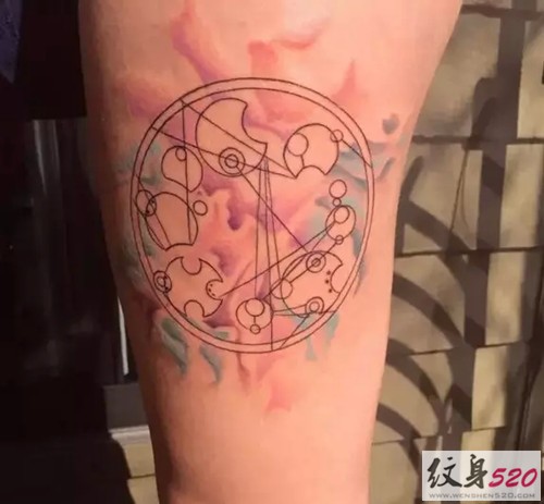 精美圆形几何纹身