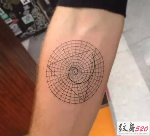 精美圆形几何纹身