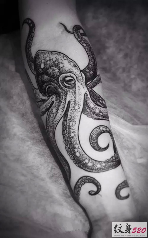 美女纹身师 Alex Tabuns 的时尚纹身作品