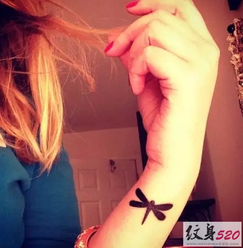 手腕小巧纹身图案大全