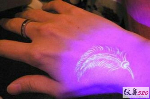 炫酷时尚的荧光纹身图片