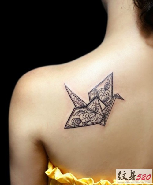 清新简约的纸鹤纹身