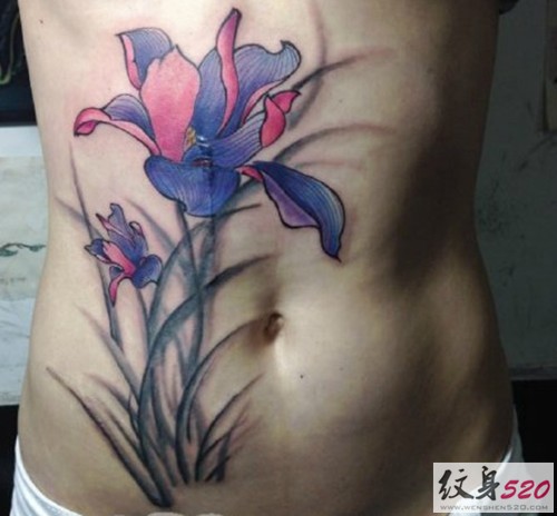 男性腹部多样纹身