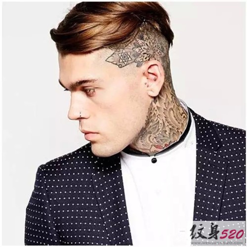 帅气的纹身小正太