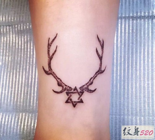 小腿简单的鹿角六芒星纹身