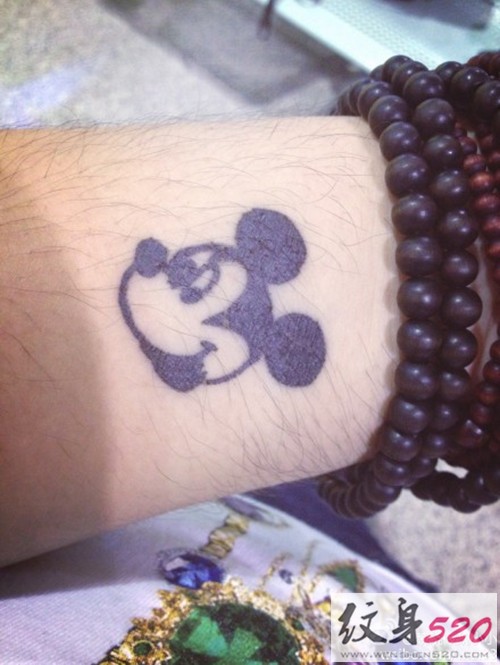 卡哇伊的米老鼠纹身图案