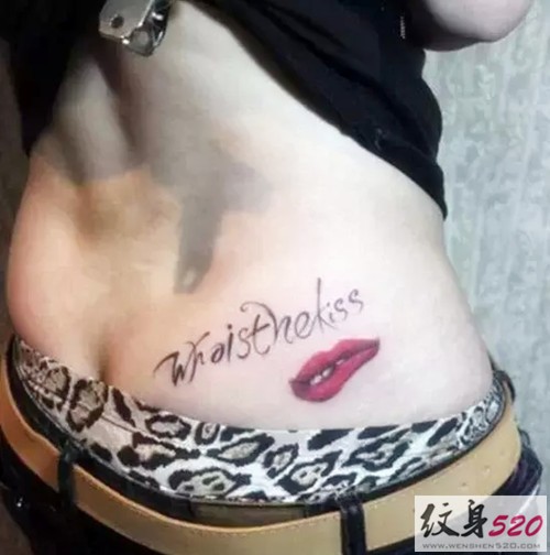 臀部性感红唇纹身图片
