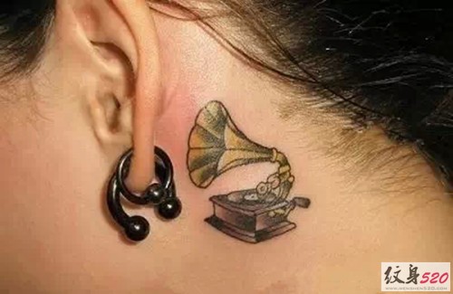 男女生耳后小图案纹身