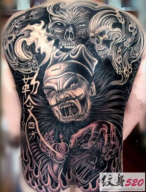 霸气侧漏的满背钟馗纹身