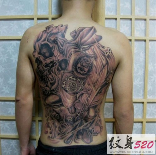 霸气侧漏的满背钟馗纹身