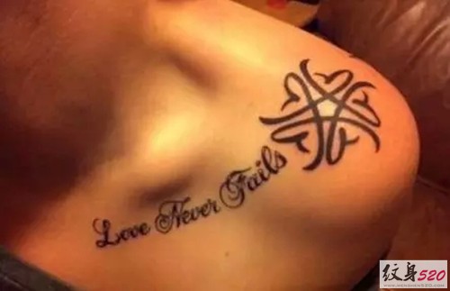 锁骨上的小字母纹身图案