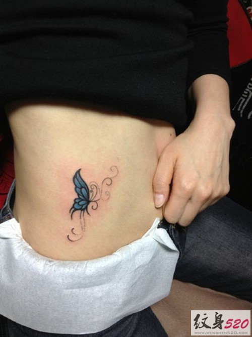 性感小蛮腰上的蝴蝶纹身
