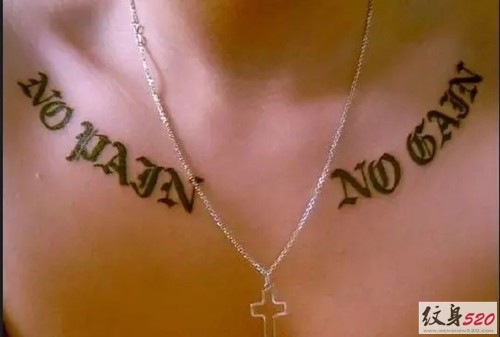 锁骨上的小字母纹身图案