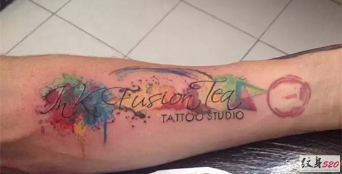 给你一个个性水彩英文纹身