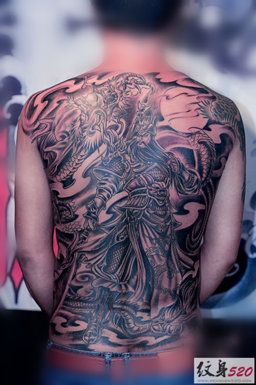 大气的满背关羽纹身