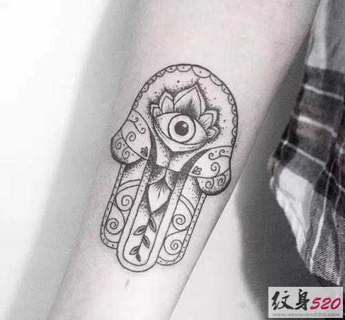 黑白法蒂玛之手纹身