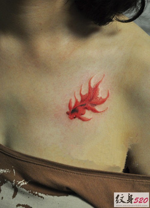 小巧可爱的金鱼纹身