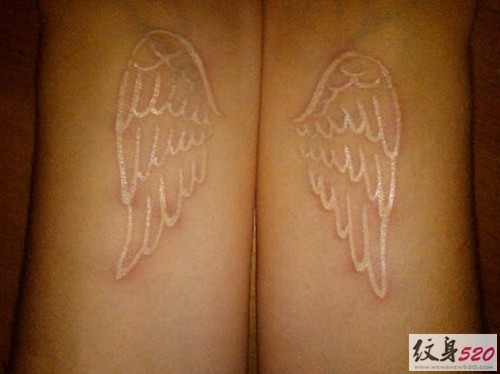 手臂上的创意隐形纹身