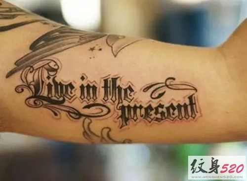 别样的花体字母纹身图案