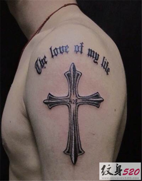 潮男必备的十字架纹身