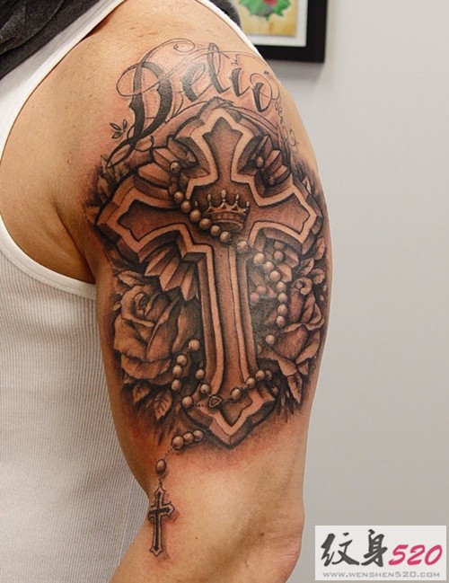 潮男必备的十字架纹身