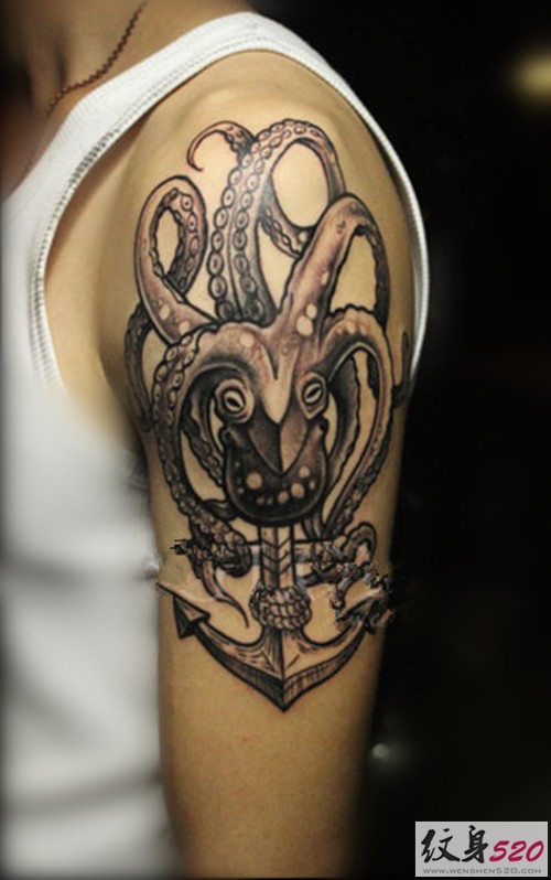 手臂上的另类章鱼纹身