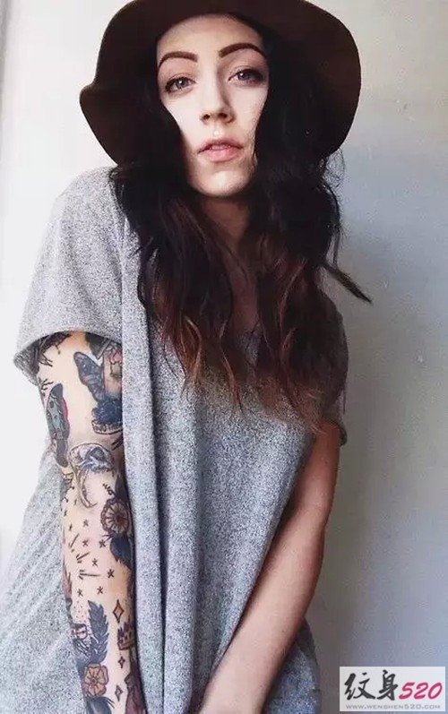 欧美女郎的花臂纹身