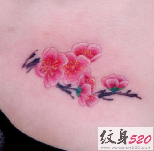 粉嫩唯美的桃花纹身图案