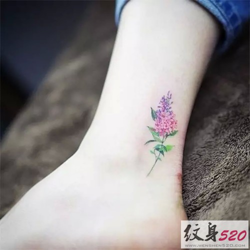 脚踝上的唯美小清新纹身