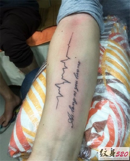 跳动的符号  心电图纹身图案