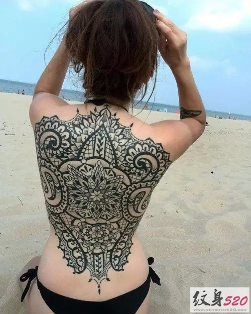 美女  美背  性感纹身