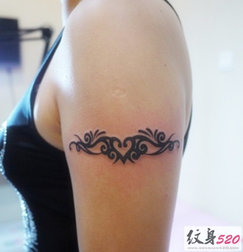 时尚臂环图腾纹身