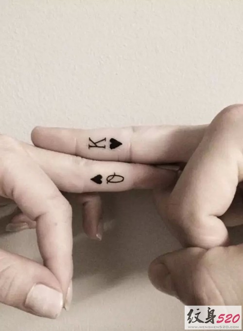 用纹身来代替誓言  情侣手指纹身