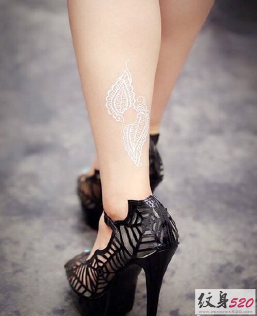 纯洁无暇的白色隐形纹身