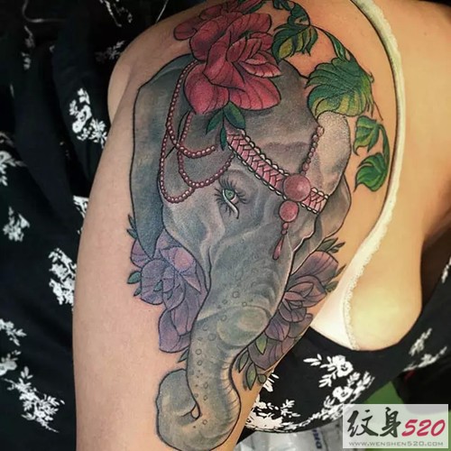 胳膊上的经典大象纹身图案