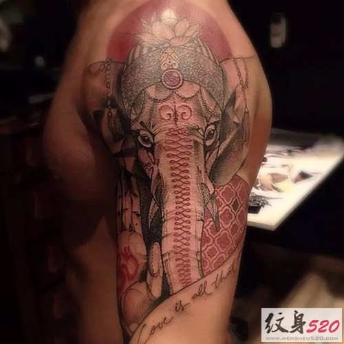 胳膊上的经典大象纹身图案