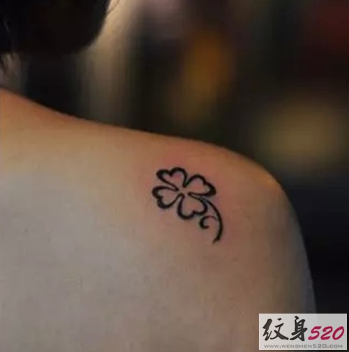 幸运的四叶草小纹身