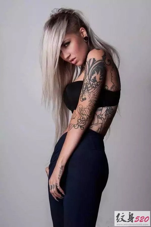 性感时尚的花臂女郎