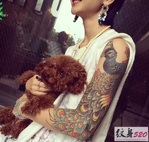 性感时尚的花臂女郎