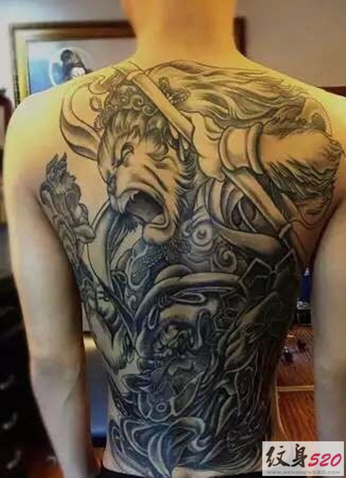 酷炫是满背斗战胜佛纹身