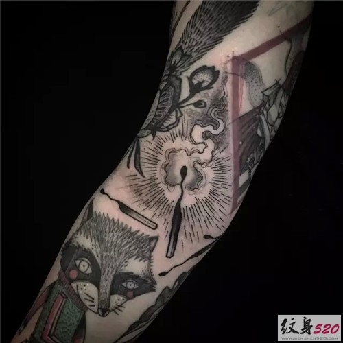 Laura Yahna 的黑灰创意纹身作品